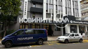 Полиция влезе в сградата на Община Несебър