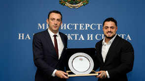 Спортният министър награди с парична премия и плакет Карлос Насар