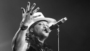 След тежка борба с рака: На 51 години почина легендарният изпълнител D’Angelo