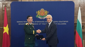 Министрите на отбраната на България и Виетнам обсъдиха партньорството в областта на отбраната