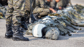 Военен пострада тежко при планирани парашутни скокове