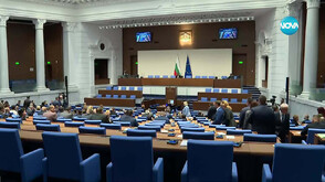 Бъдещето на рафинерията "Лукойл": Реакции в парламента след санкциите на Тръмп (ОБЗОР)