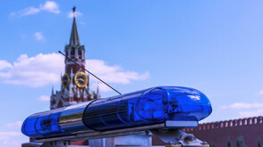 С бухалки и лопати: Задържаха над 80 души след уличен бой в Москва