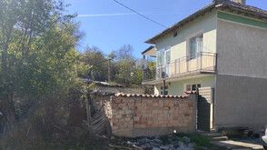 Син уби майка си в Шуменско (СНИМКИ)