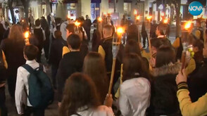 „Факелът на познанието": Шествие в чест на будителите премина в Бургас