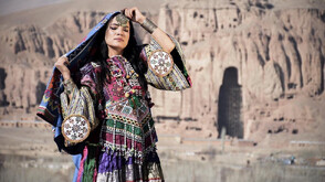 Гласът зад бурката: Разказ на жена, избягала от режима на талибаните в Афганистан, за да диша свободно