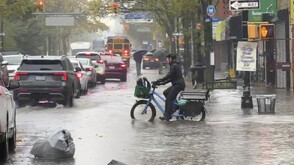 Проливен дъжд предизвика наводнения в Ню Йорк (ВИДЕО)