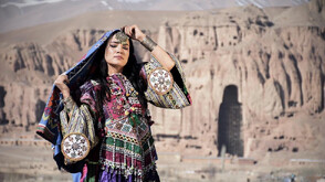 Гласът зад бурката: Разказ на жена, избягала от режима на талибаните в Афганистан, за да диша свободно