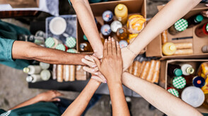 В навечерието на Деня на будителите: Студенти от СУ в помощ на бездомните хора