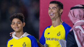 Кристиано Роналдо-младши се похвали с първата си луксозна кола