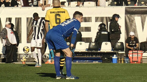 Прекратиха дербито на Пловдив, удариха с бутилка вратаря на "Ботев"