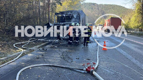Камион се запали на Прохода на Републиката, образувала се е тапа (ВИДЕО+СНИМКИ)