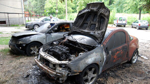 Запалиха три автомобила на инспектор от Инспекцията по труда в Монтана