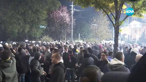 Напрежение в Белград: Стотици протестиращи напът да се сбият с привърженици на Вучич