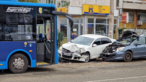 Верижна катастрофа с автобус на градския транспорт в Бургас
