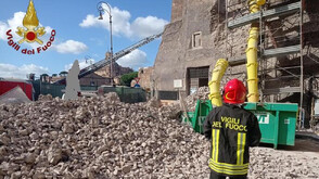 Трима работници бяха ранени при рухване на историческа кула в Рим