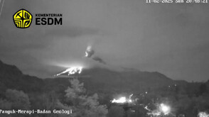 Индонезийският вулкан Мерапи с ново мощно изригване (ВИДЕО)