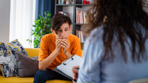 МОН увеличава броя на училищните психолози