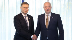 Желязков към Домбровскис: Всички системи в България са готови да работят с еврото