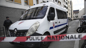 Кола се вряза в пешеходци във Франция, 10 души са ранени