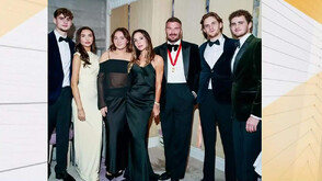 Семейството на сър Дейвид Бекъм отпразнува в ресторант на Гордън Рамзи рицарската му титла