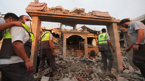 Най-малко двама души бяха убити и седем бяха ранени при израелски удари в Ливан