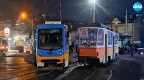 Катастрофа между два трамвая и бус пред "Централна гара" София