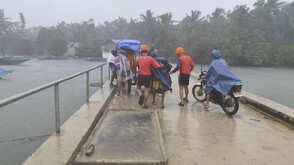 Масова евакуация във Филипините заради супертайфуна Фунуон