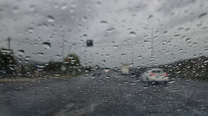 Проливни дъждове предизвикват затруднения в много райони на Гърция