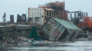 След бурята „Калмаеги”: Нов мощен тайфун връхлетя Филипините