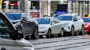 Верижна катастрофа на столичния булевард „Христо Ботев” (СНИМКИ)