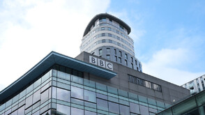 След оставките и бурната реакция: Би Би Си поднесе извинение на Тръмп