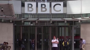 Скандал и оставки в Би Би Си: Ще съди ли Тръмп медията заради редактираната му реч