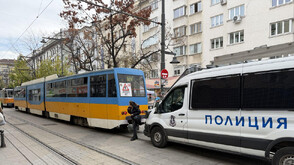 Трамвай блъсна 11-годишно дете в центъра на София