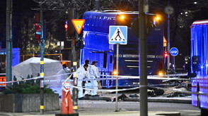 Автобус се вряза в опашка от хора в центъра на Стокхолм, има загинали и ранени