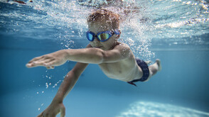 Скандал във Враца: Искат ли такса от ученици, за да плуват в часовете по физическо