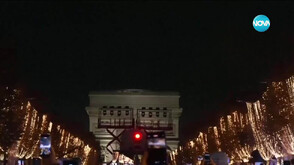 Париж откри коледния сезон: Включиха празничните светлини по "Шанз-Елизе"