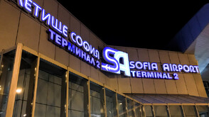 Бурен вятър отмени и пренасочи полети от и до София