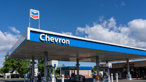 "Ройтерс": „Шеврон“ проучва опции за купуване на активи на „Лукойл“
