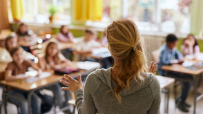 Учители в стачна готовност заради неизплатени обезщетения