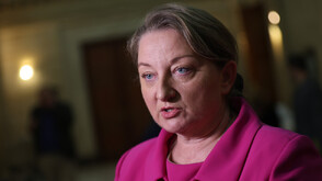 Управляващите искат коледните добавки за следващата година да се уредят чрез закон