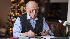 И кметовете от ДПС даряват декемврийските си заплати за коледни добавки на пенсионерите