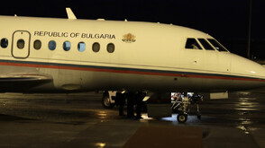 Правителственият „Фалкон” отива на търг