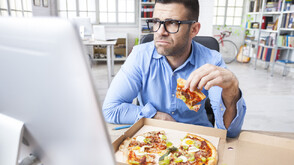 Вредно ли е да се храниш сам?