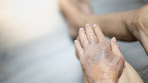 Задържаха мъж, счупил ребра на 84-годишния си дядо