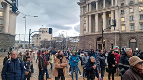 Протестиращи срещу Бюджет 2026 блокираха движението в "Триъгълника на властта"