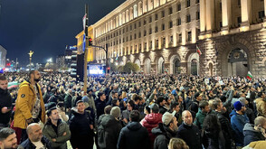 Протестиращи срещу Бюджет 2026 блокираха движението в "Триъгълника на властта" (ВИДЕО+СНИМКИ)