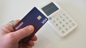 Revolut спира преводите в лева