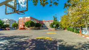 Спор за училищните дворове: Трябва ли да се ограничи свободният достъп