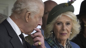 Крал Чарлз Трети и кралица Камила отдадоха почит на драматурга Том Стопард